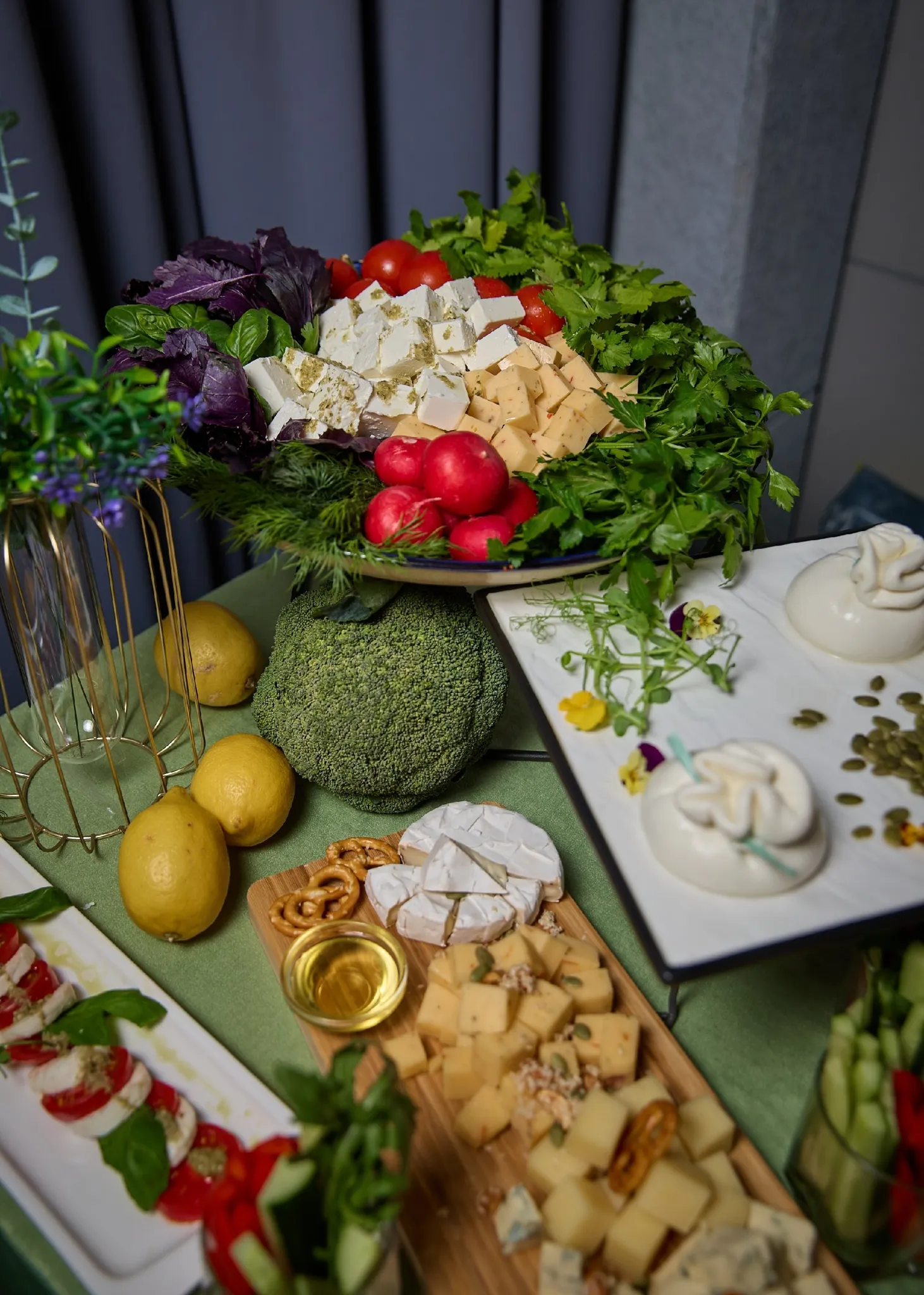 Овощная и сырная нарезки